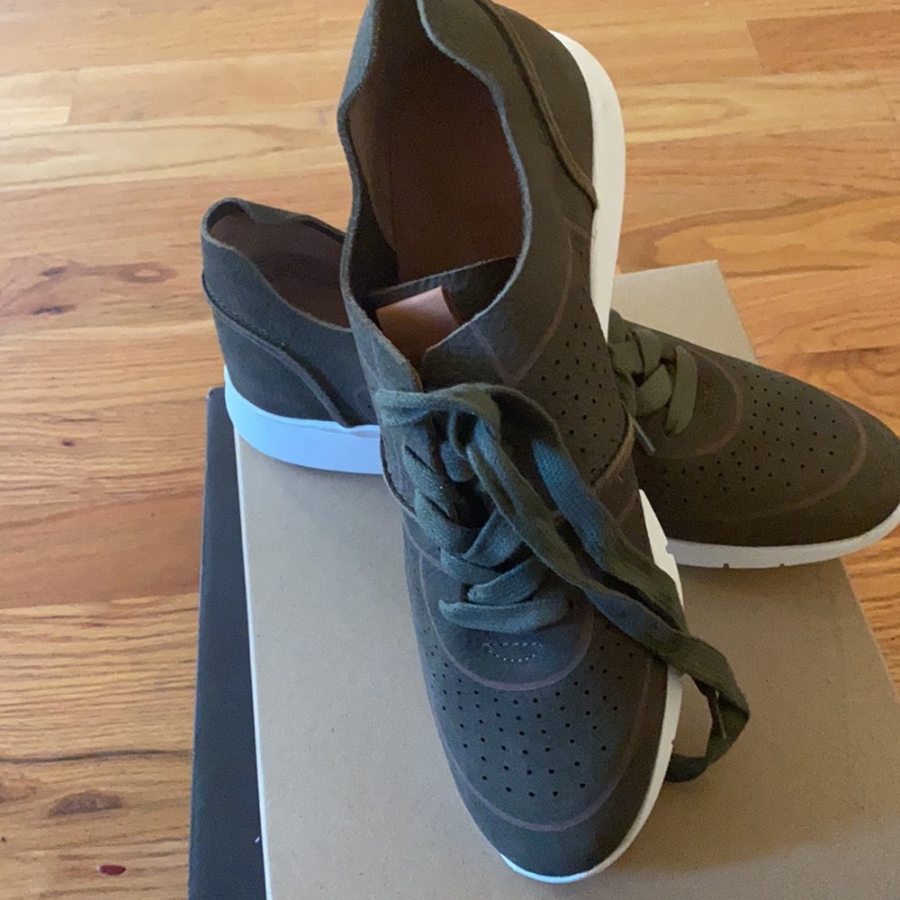 Sneackers - Picture 3 of 5
